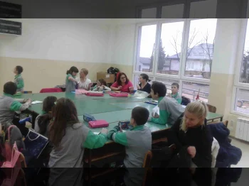 Изработка на честитки за мама 05-03-2015 - слика 1