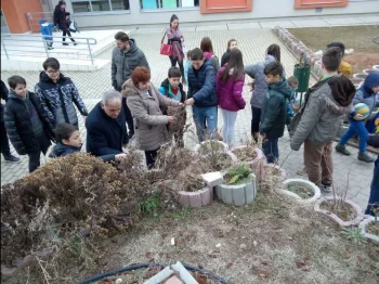 Акција за уредување на училишниот двор 14-02-2019 - слика 22