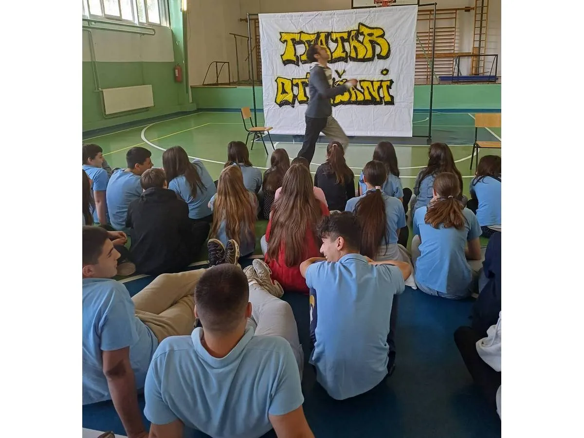 Teatarska pretstava Beliot tancuvach 1