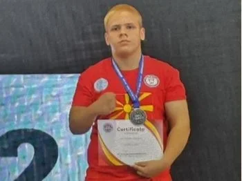 Sergej Ushlinovski osvoi sreberen medal vo Kik-boks 1